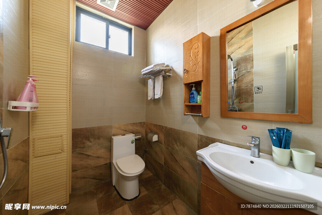 简约现代风格的卫生间一角