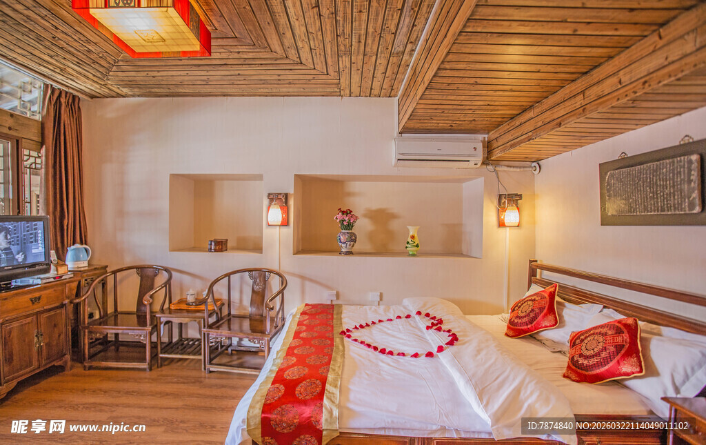 中式温馨木质风格卧室