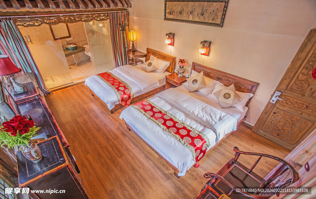 温馨舒适的双人卧室场景