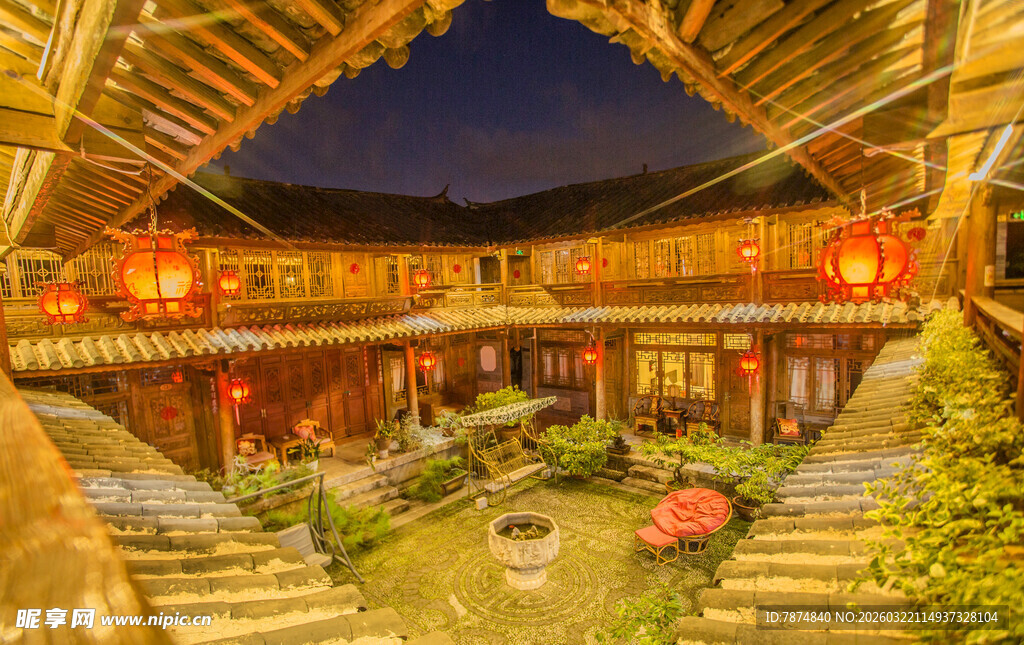 古院夜景 灯火映照的静谧美