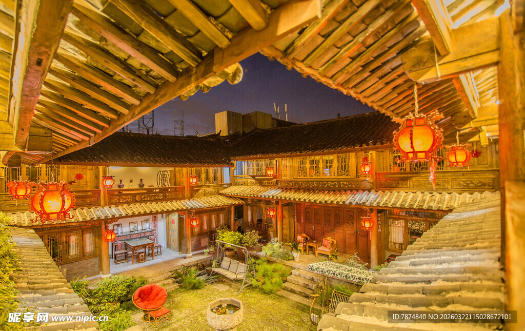 古雅木质庭院灯笼点缀