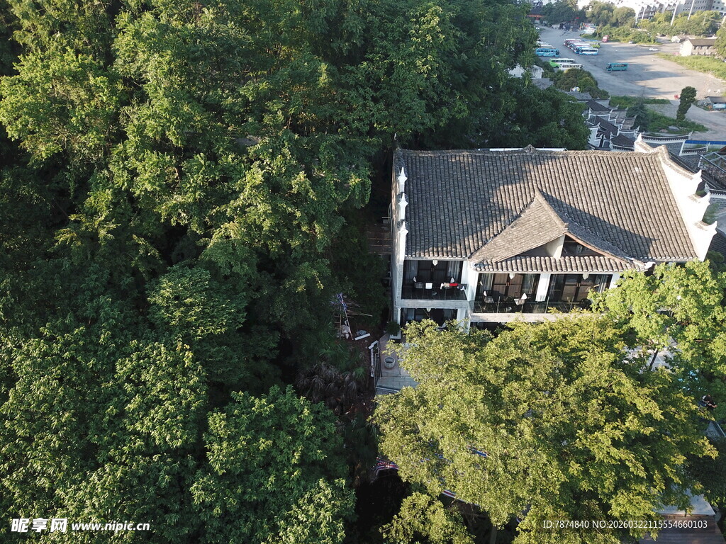 林中别墅俯瞰图