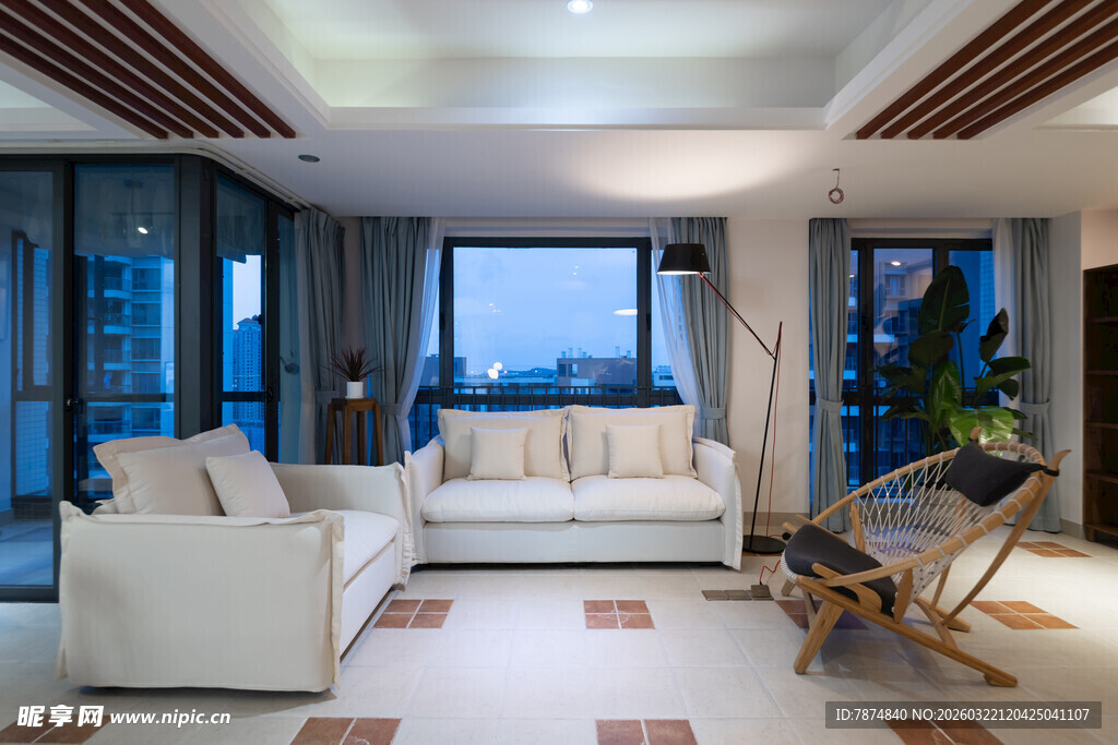 现代简约风客厅温馨夜景