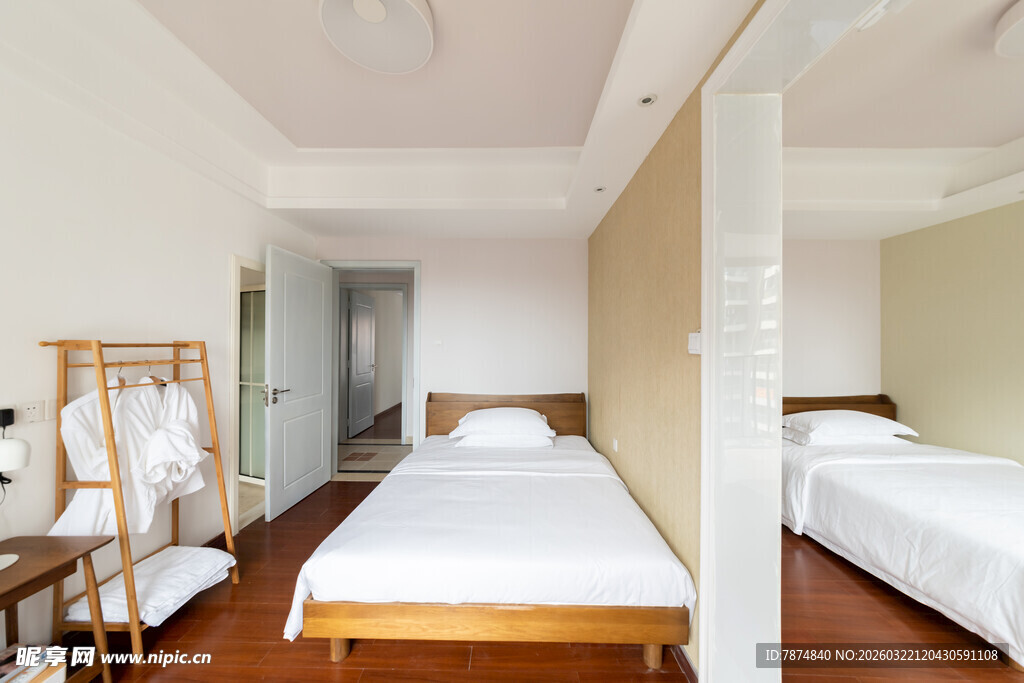 简约温馨双床卧室空间