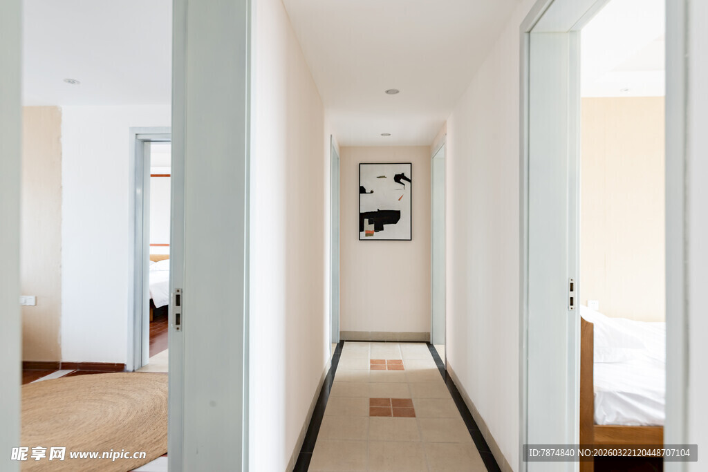 简约风格的室内走廊空间