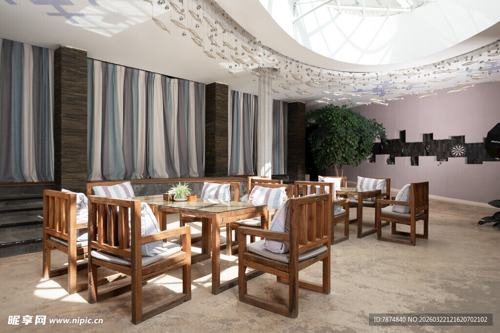 温馨雅致的室内用餐空间