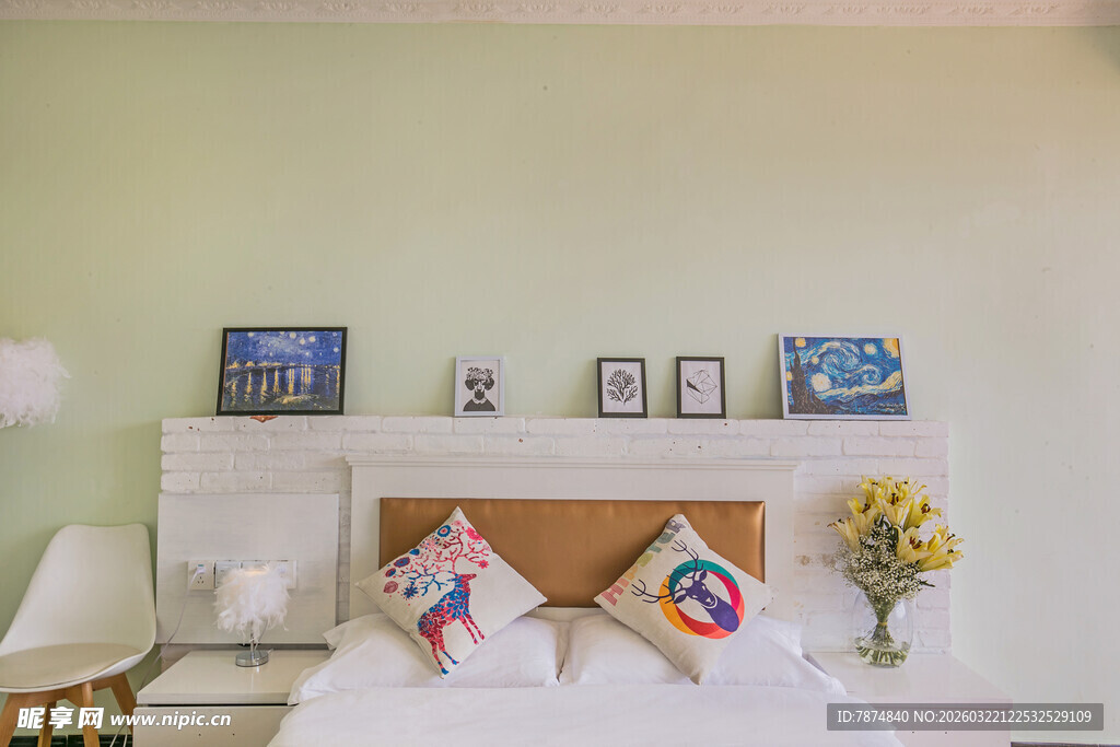 温馨卧室一角装饰展示