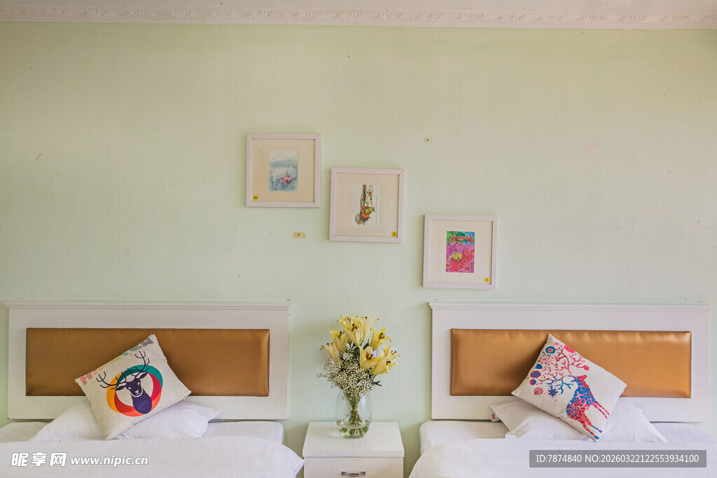 温馨简约风双床卧室场景