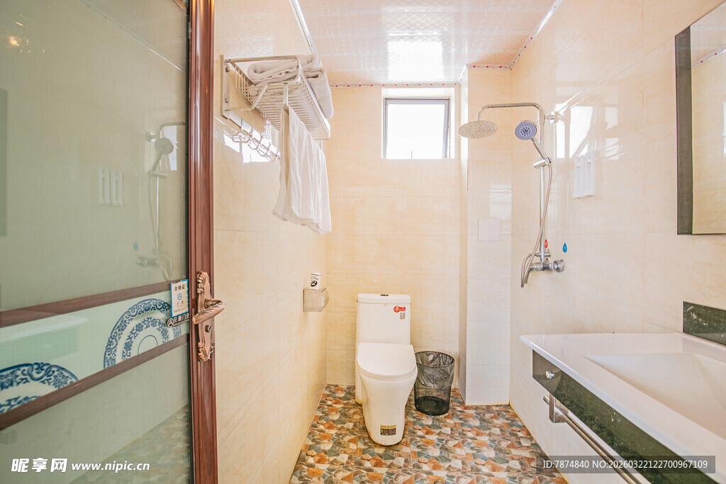 现代简约风明亮卫浴空间