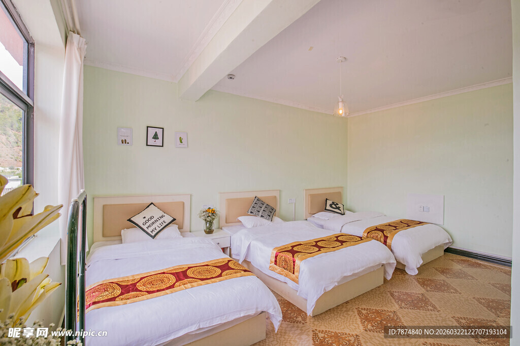 温馨多床客房展示