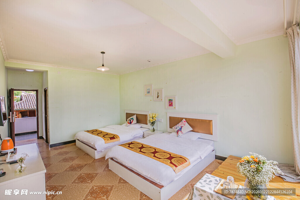 温馨双床卧室室内场景