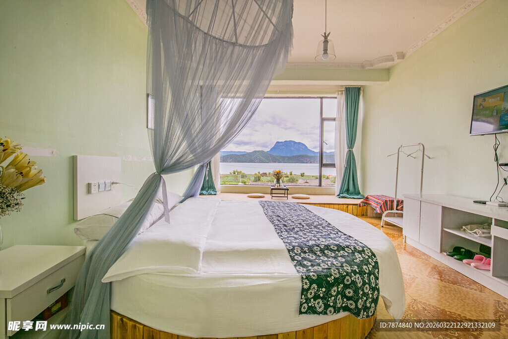 浪漫圆床卧室观景房