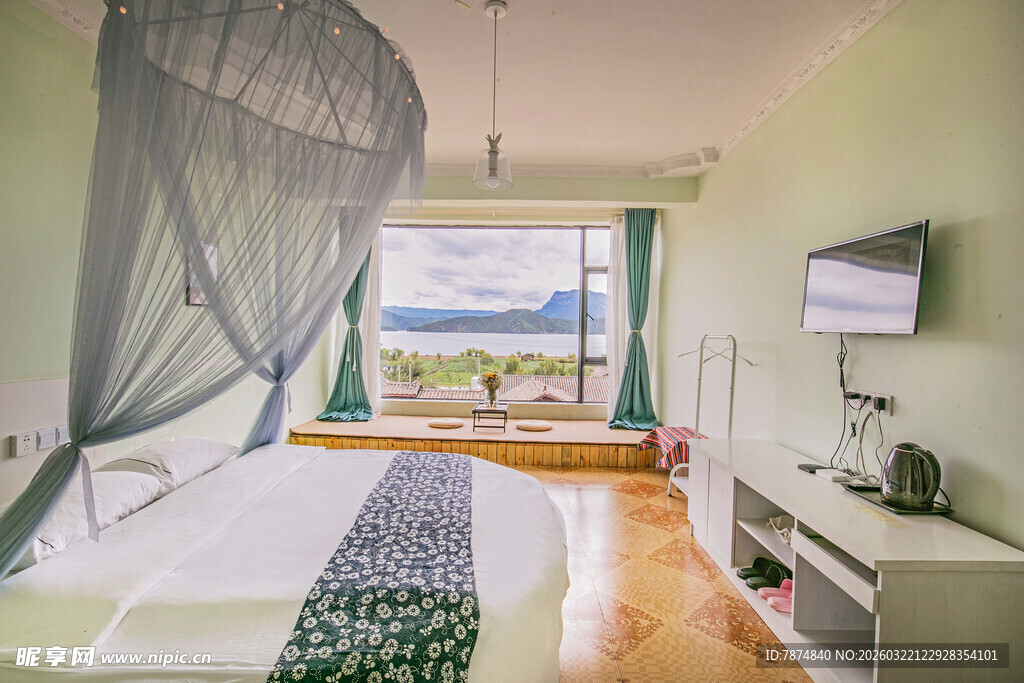 清新卧室带纱幔观景窗