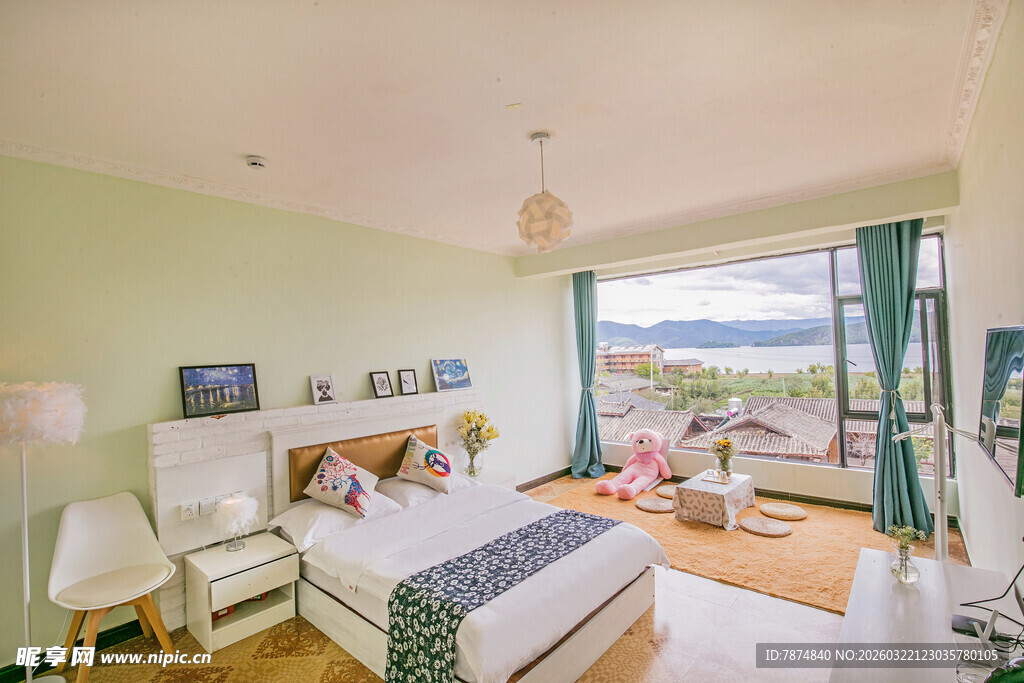 清新明亮的温馨卧室空间