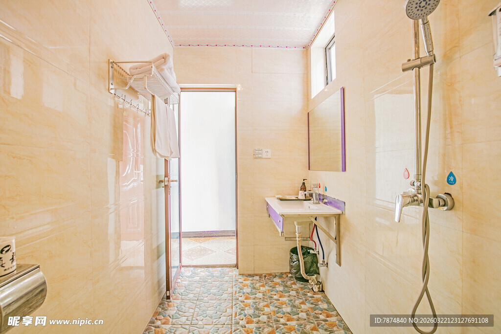 温馨简约风的狭长浴室空间