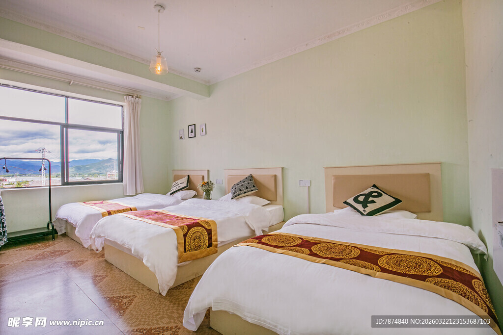 温馨双床卧室房景