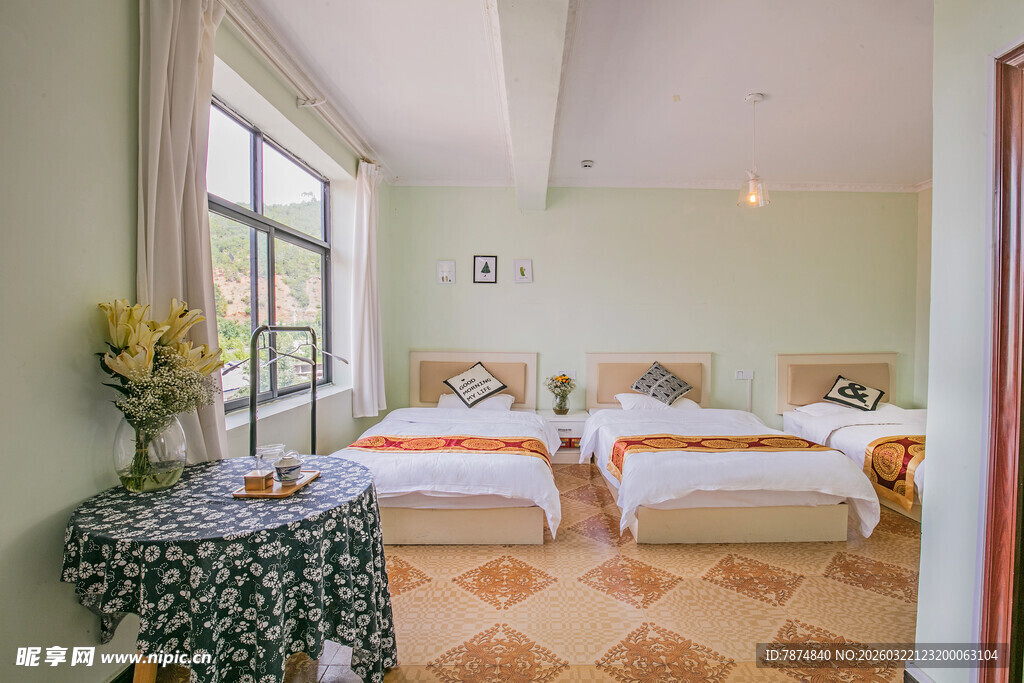 温馨双床卧室室内景致