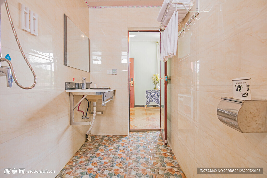 复古风多彩瓷砖卫浴空间