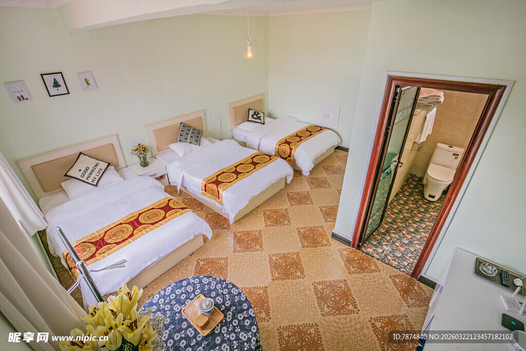 温馨整洁的酒店客房空间