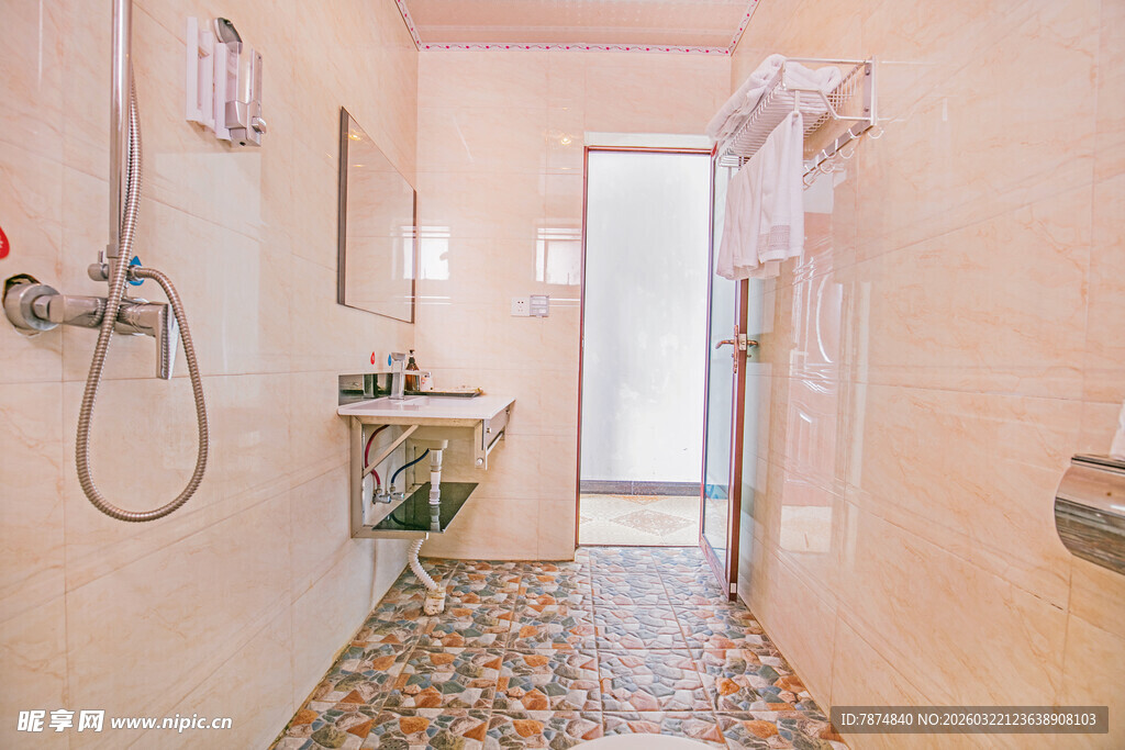 复古风多彩瓷砖浴室空间