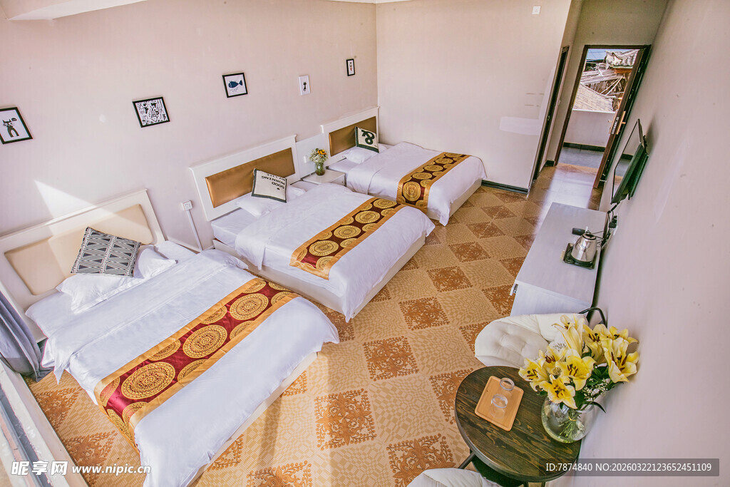 温馨双床客房布置展示