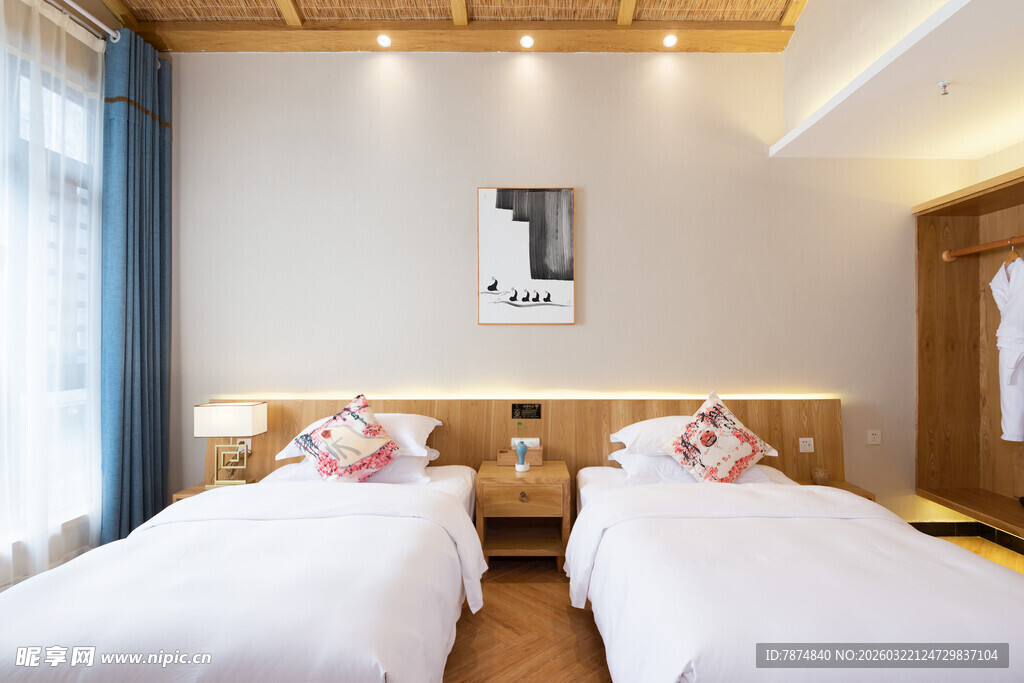 温馨双床卧室室内景致