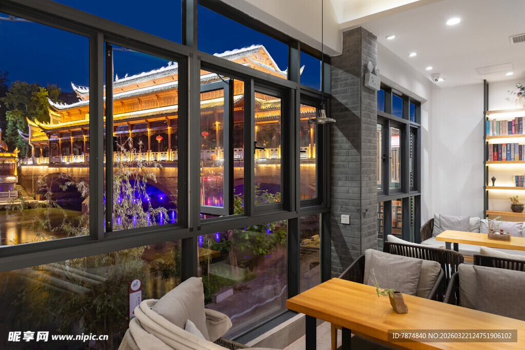 窗边餐厅 赏古典建筑美景