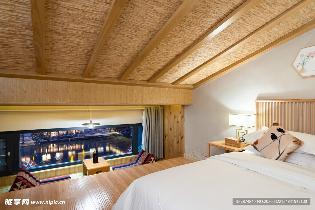 温馨木质风阁楼卧室空间