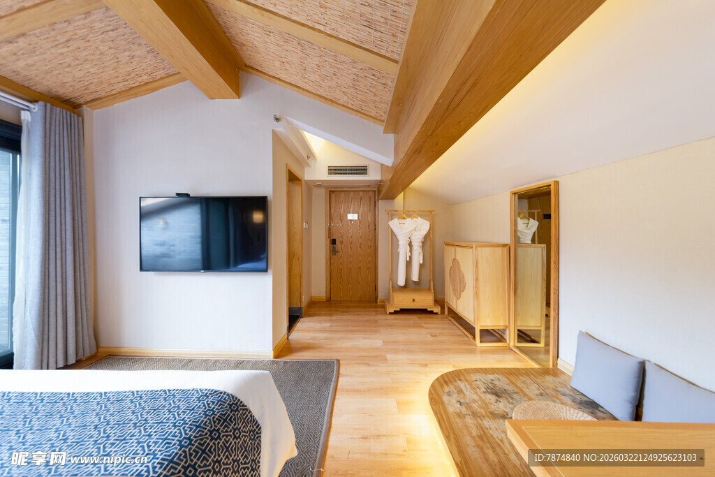 现代简约风格温馨木质卧室