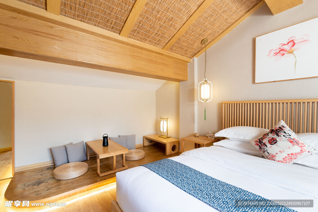 温馨木质风舒适卧室空间