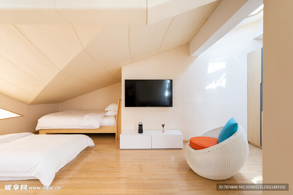 简约温馨的阁楼卧室空间