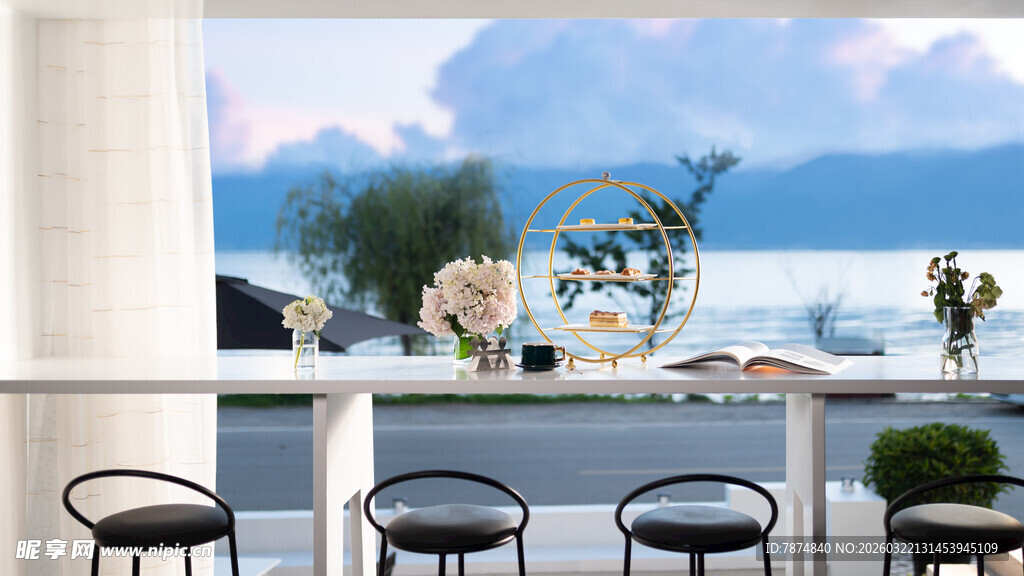 海景露台精致餐桌布置