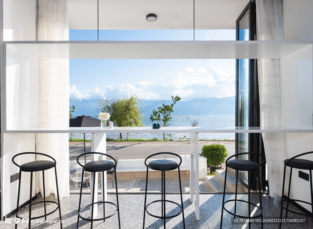 海景阳台的简约吧台座椅