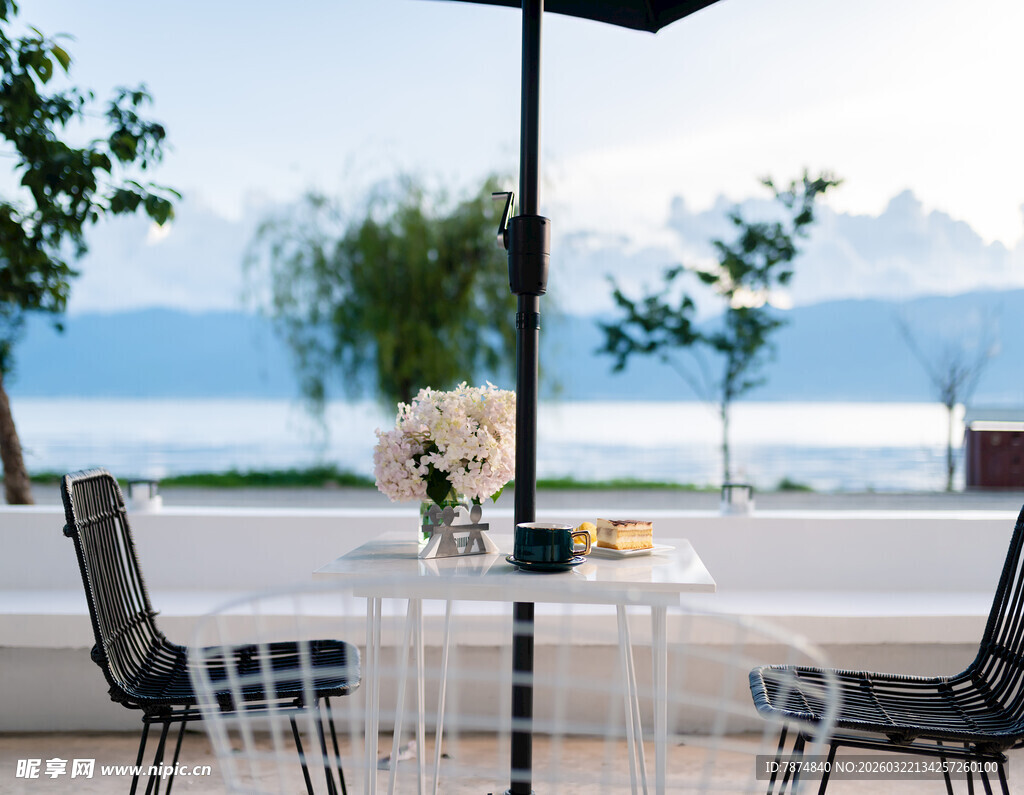 海边户外精致桌椅布置