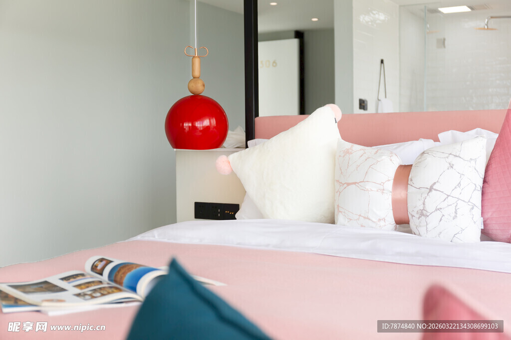 粉色温馨卧室装饰摆件