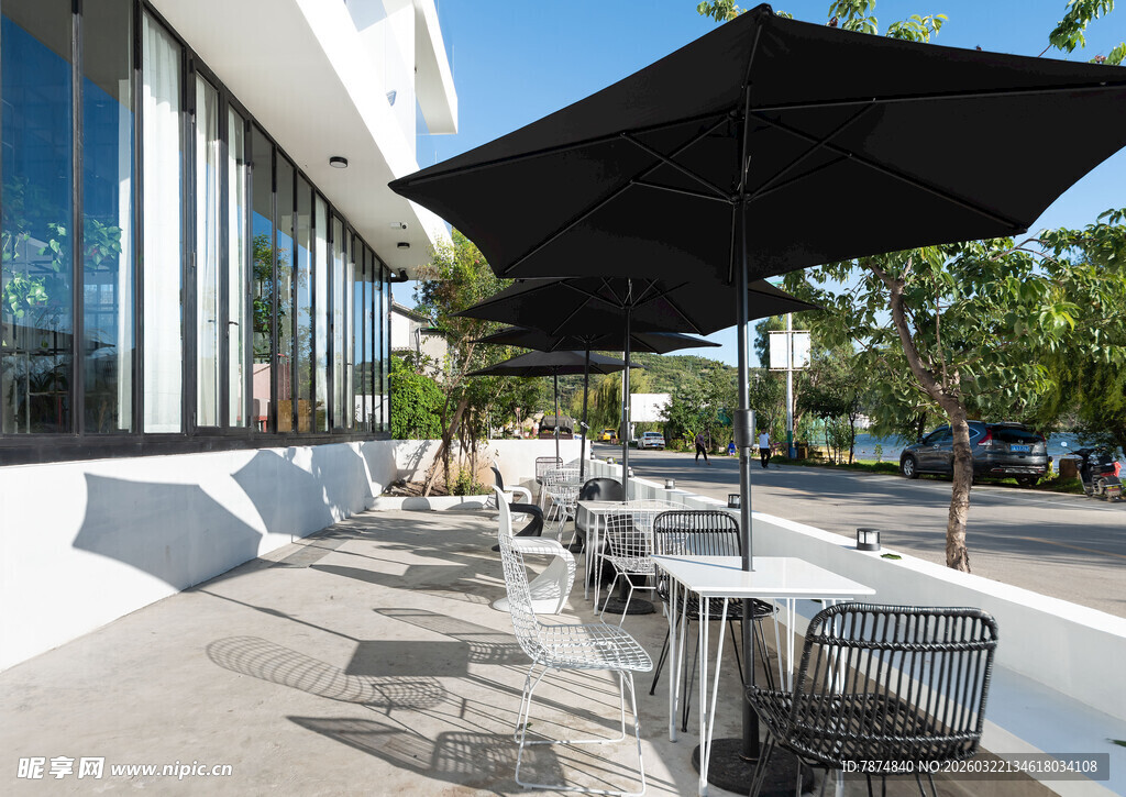 户外休闲餐厅桌椅遮阳场景