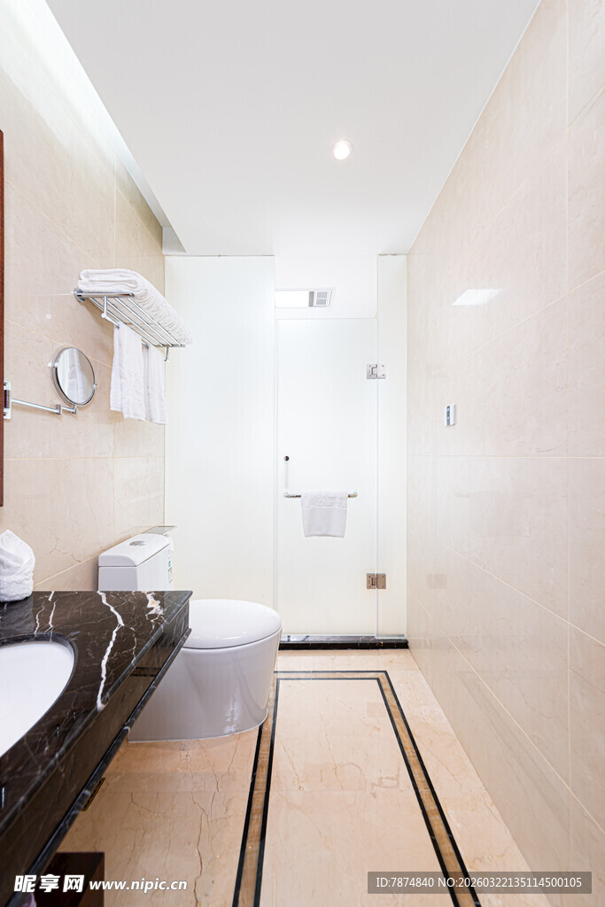 现代简约风明亮浴室空间