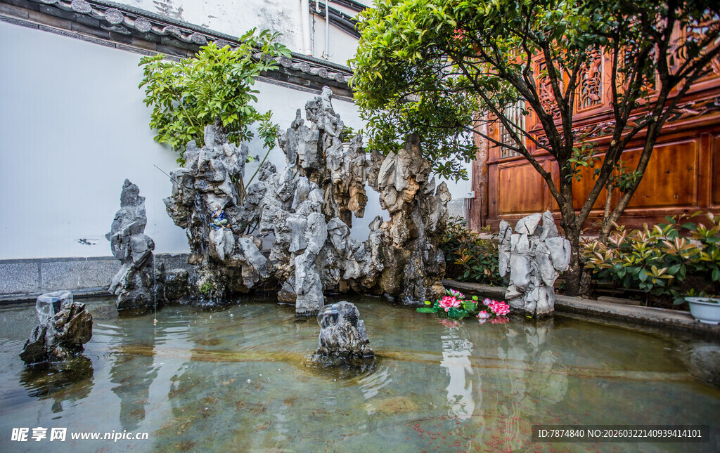 中式庭院假山池塘景致