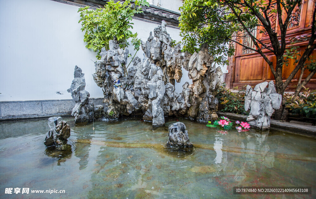 中式庭院假山池塘景观