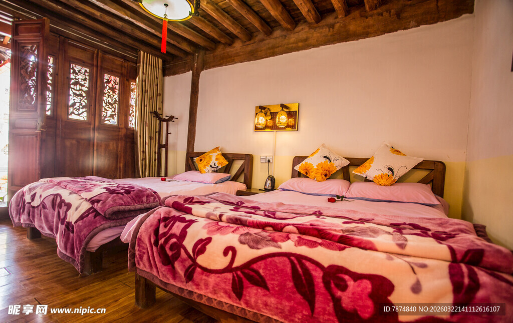 温馨藏式风格双床卧室