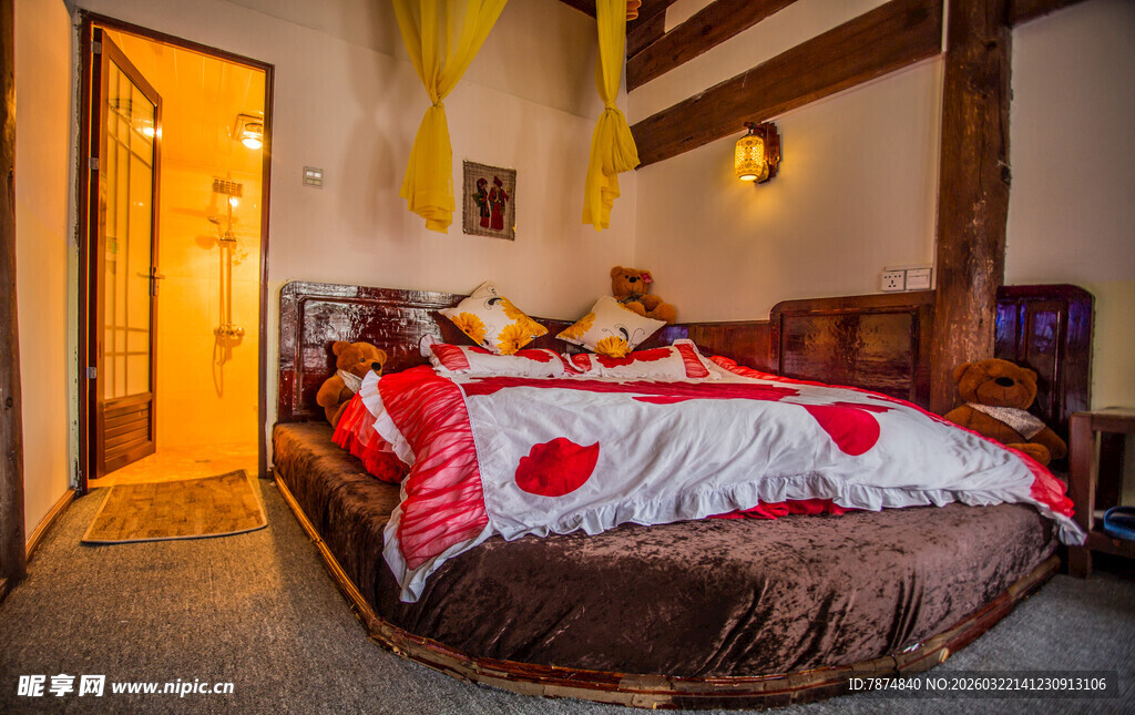 浪漫圆床卧室温馨场景