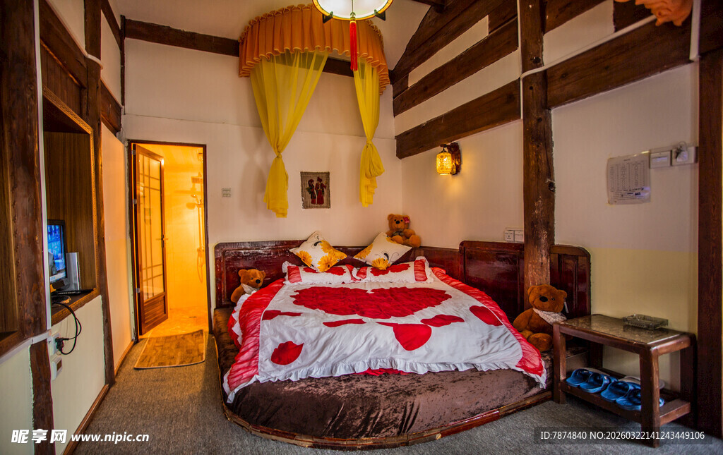 温馨复古风木质卧室场景