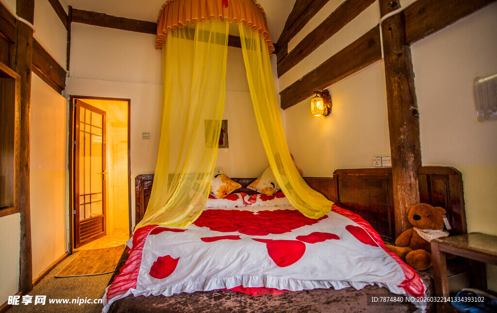 浪漫心形装饰的温馨卧室