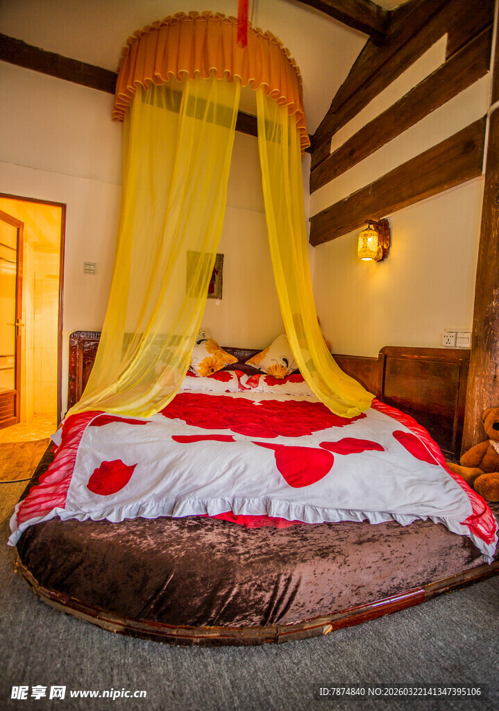 浪漫圆床房 温馨氛围感