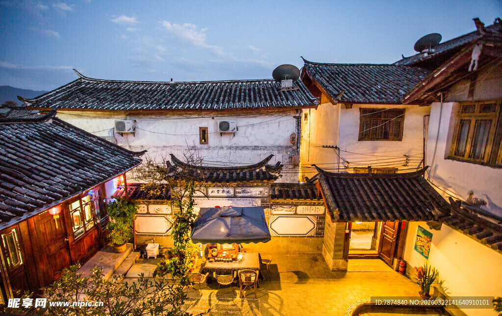 古色古香的中式庭院夜景