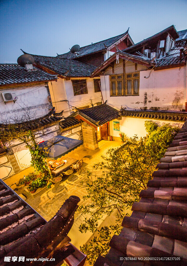 古宅庭院夜景 静谧美好