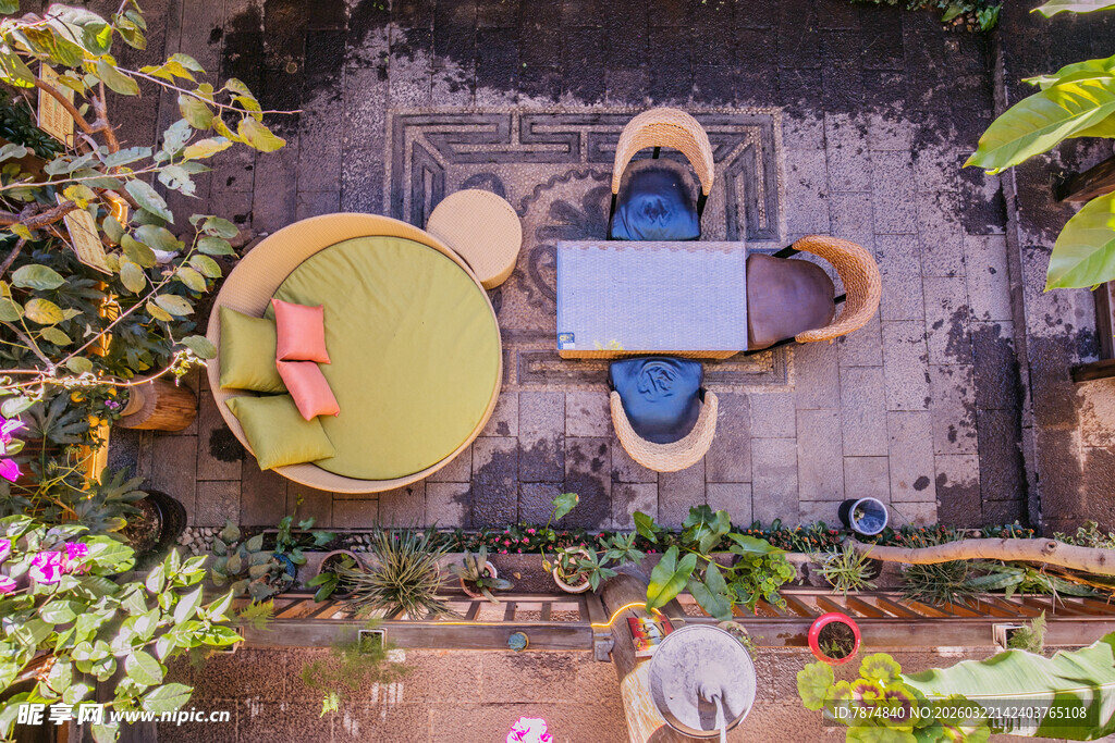 屋顶惬意小花园一角