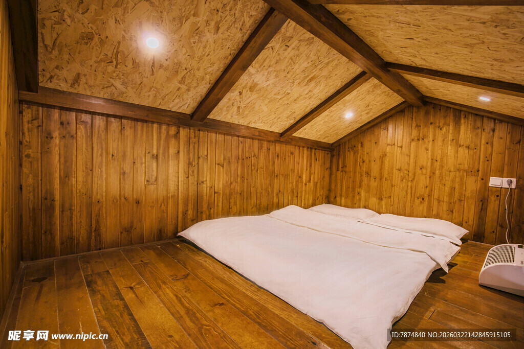 木质温馨卧室空间展示