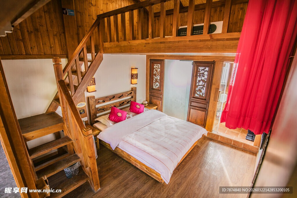 木质阁楼卧室温馨空间