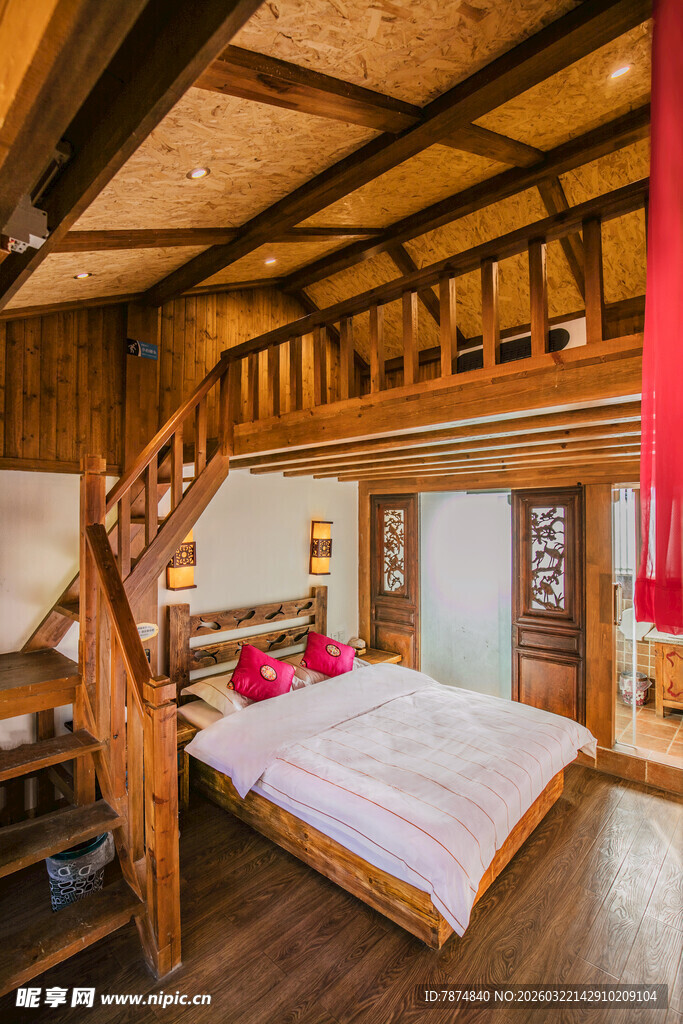 木质阁楼卧室温馨空间